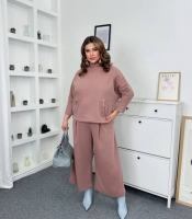 Костюм-двойка женский из вязаной альпаки: свитер с воротом-стойкой и широкие брюки осенне-зимний