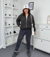 Спортивный костюм-двойка женский утепленный из флиса и эко-баранчика с кофтой на молнии и джоггерами осенне-зимний