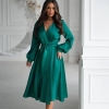 Платье на запах женское атласное миди с поясом и длинными рукавами из ткани Скарлет осенне-зимнее зелёное  k-125194