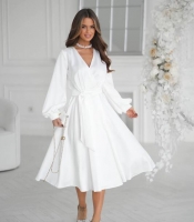 Платье на запах женское атласное миди с поясом и объёмными рукавами из ткани Скарлет осенне-зимнее молочное