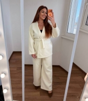 Костюм-двойка женский кашемировый с поясом и широкими брюками свободного кроя осенне-зимний белый