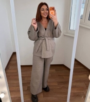 Костюм-двойка женский кашемировый с поясом и широкими брюками свободного кроя осенне-зимний бежевый