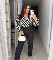 Комбинезон женский костюмный на запах с длинным рукавом осенне-зимний черно-белый в полоску