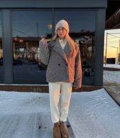 Эко-шубка женская укороченная свободного кроя из фактурного меха барашек с подкладкой и утеплителем