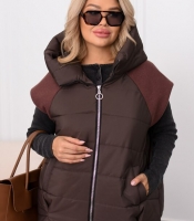 Жилетка женская осенне-зимняя шоколадная стёганая из плащёвки Эмми с капюшоном и трикотажными вставками