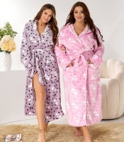 Халат женский домашний из плюшика с капюшоном и поясом осенне-зимний