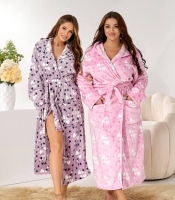 Халат женский домашний из плюшика с капюшоном и поясом осенне-зимний