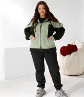 Спортивный костюм женский осенне-зимний оливково-чёрный из трёхнитки на флисе с капюшоном и вставками из страз: куртка и брюки утеплённые