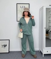 Костюм-двойка женский осенне-зимний из мягкой двусторонней ангоры: прямая кофта-зипка и прямые брюки оливковый