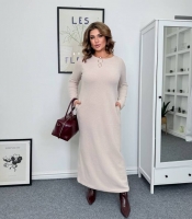 Платье макси женское осенне-зимнее из мягкой ворсистой вискозы повседневное эластичное бежевое