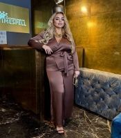 Костюм женский из шелковистого Армани-шёлка с запашной кофтой и широкими брюками коричневый осенний зимний