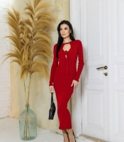 Платье-футляр женское облегающее хлопковое с декоративным вырезом осеннее