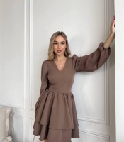 Платье коктейльное женское из костюмной ткани с V образным вырезом расклешенное с пышной юбкой осенний зимний