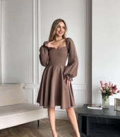 Платье женское из костюмной ткани с фигурным декольте расклешенное осенний зимний