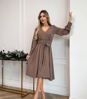 Платье женское из костюмной ткани с имитацией запаха расклешенное с поясом осенний зимний