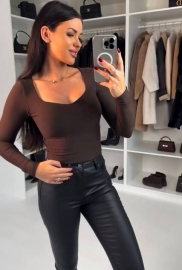 Лонгслив женский из микродайвинга с квадратным вырезом и двойным слоем в зоне груди повседневный