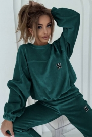 Спортивный костюм женский велюровый утепленный оверсайз двойка со свитшотом с вышивкой и прямыми брюками на резинке зимний