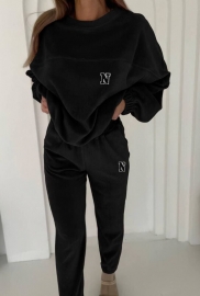 Спортивный костюм женский велюровый на плюшевой основе утепленный оверсайз со свитшотом и прямыми штанами с вышивкой зимний