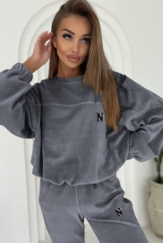 Спортивный костюм женский из велюра на плюшевой основе утепленный оверсайз со свитшотом и прямыми брюками зимний