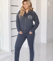 Спортивный костюм-двойка женский из двунитки с аппликацией со стразами и лампасами на молнии с бомбером и брюками-джоггерами