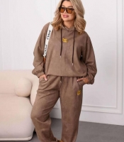 Спортивный костюм-двойка женский из замши и дайвинга с худи и джоггерами с вышивкой оверсайз демисезонный