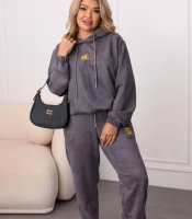 Спортивный костюм-двойка женский из замши и дайвинга с худи и джоггерами с вышивкой оверсайз демисезонный