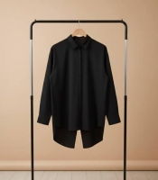 Сорочка женская из софта оверсайз на пуговицах с разрезом по спинке демисезонная