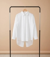 Рубашка женская из софта с разрезом по спинке оверсайз весенне-осенняя