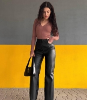 Брюки женские из экокожи на флисе с высокой посадкой свободного кроя зимние