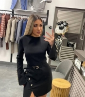 Платье на запах женское из итальянского трикотажа с поясом и декоративными пуговицами с разрезом мини зимнее