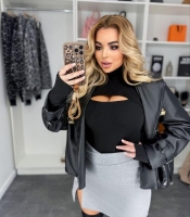 Лонгслив женский из микродайвинга на флисе с фигурным декольте зимний