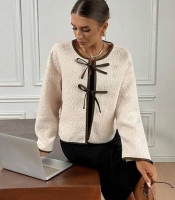 Бомбер женский из букле баранчик с окантовкой и декоративными завязками короткий зимний