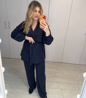 Костюм женский из двусторонней ангоры: блуза на запах с поясом и широкие брюки весенний