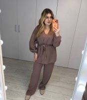 Костюм брючный женский из двусторонней ангоры на запах с поясом весенний