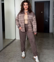 Костюм женский из замши двойка: рубашка-жакет в клетку и джогеры с высокой посадкой на резинке оверсайз весенний