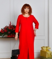 Платье женское из крепа стрейч прямого свободного кроя с рукавом три четверти и разрезом спереди с декоративной вставкой на вырезе весеннее