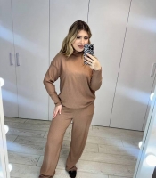 Костюм-двойка женский из трикотажа рубчик гольф и прямые брюки повседневный весенний