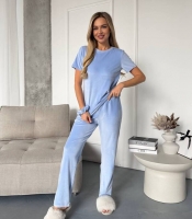 Домашній костюм трійка, який складається З топу, штанів і шортів. Гарна тканина, велика палітра кольорів. Резиночка в подарунок