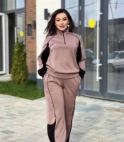 Спортивный костюм-двойка женский велюровый комбинированный со свитшотом на молнии и широкими брюками весенний