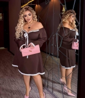 Платье на запах женское коктейльное мини приталенное с открытыми плечами с кружевной отделкой и поясом весеннее