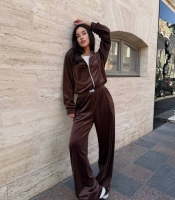 Спортивный костюм женский велюровый с худи на молнии с капюшоном и широкими брюками весенний