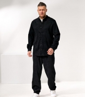 Костюм-двойка мужской из микровельвета: рубашка на пуговицах и прямые брюки повседневный весенний