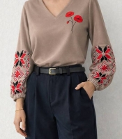 Блуза женская из софта с цветочным принтом и орнаментом с V образным вырезом с длинными рукавами на манжетах весенняя