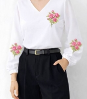 Блуза женская из софта с цветочным принтом с V образным вырезом с длинными рукавами на резинке весенняя