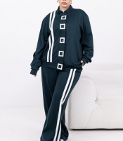 Костюм-двойка женский из итальянского трикотажа кофта на пуговицах и свободные брюки с лампасами и геометрическим декором весенний