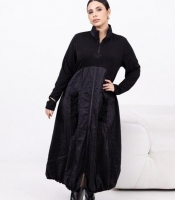 Платье-туника женское из двунитки и жатой плащевки на молнии с воротником-стойкой с карманами и шнуровкой миди весеннее