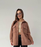 Рубашка женская из букле весенняя оверсайз утепленная с накладными карманами на пуговицах