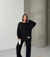 Костюм-двойка женский из итальянского трикотажа со свитшотом оверсайз и брюками с высокой посадкой с кантом и нашивкой в стиле спорт-шик