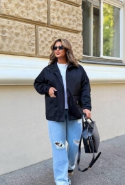 Ветровка женская из хлопкового тренча на подкладке с капюшоном накладными карманами на молнии и утяжкой по низу весенняя Ветровка женская из хлопкового тренча на подкладке с капюшоном накладными карманами на молнии и утяжкой по низу весенняя