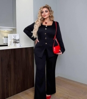 Костюм-двойка женский из крепа: блуза на пуговицах с U-образным вырезом и прямые брюки с карманами деловой весенний